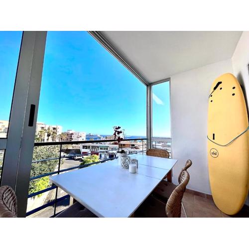 Beachfront apartment with ocean views