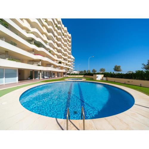 Beachfront apartment with pool access
