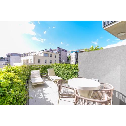 Beachfront apartment with private garage and amazing balcony with seaview