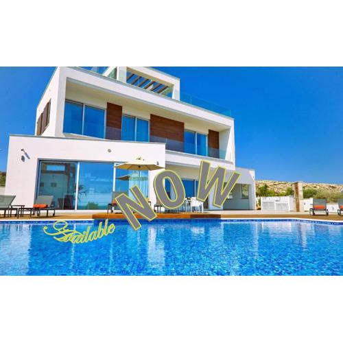 Beachfront Luxury Villa Idania