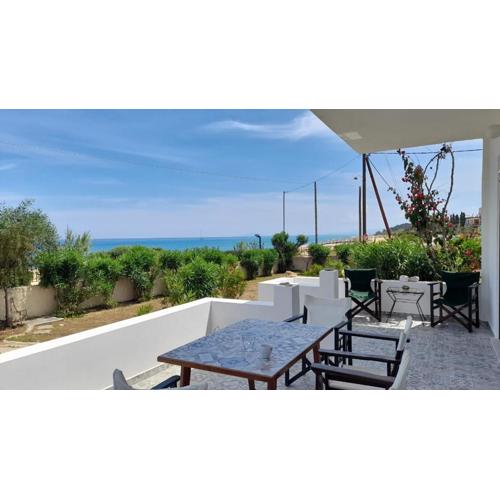 Beachfront Oleanders House in Skala