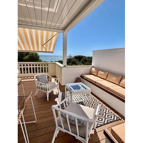Beachfront, pool, air conditioning, 3 bedrooms, sea view