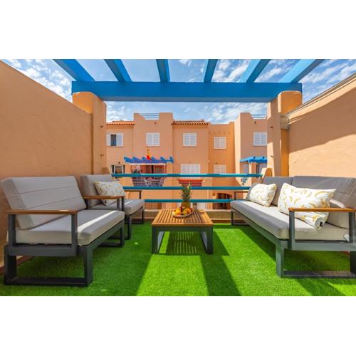 Beachfront, pool, terrace, garage & fibre internet