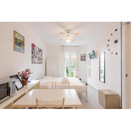 Beachfront Studio Free Parking-Pool 50m from Sea