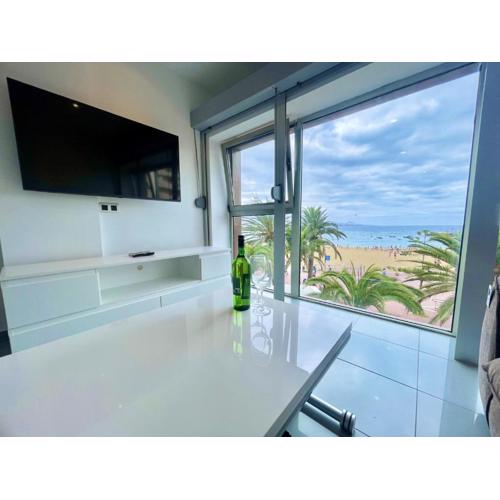 Beachfront Stunning Views