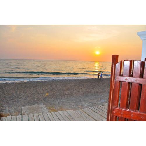 Beachfront Vacation Home Eftichia