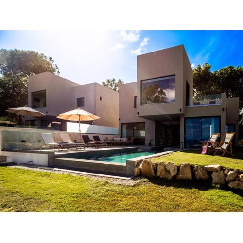 Beachfront villa in Vasilikos with pool
