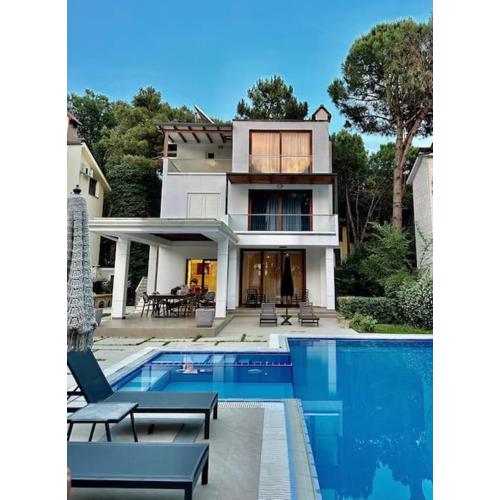 Beachfront Villa with Private Pool by Monika Experiences