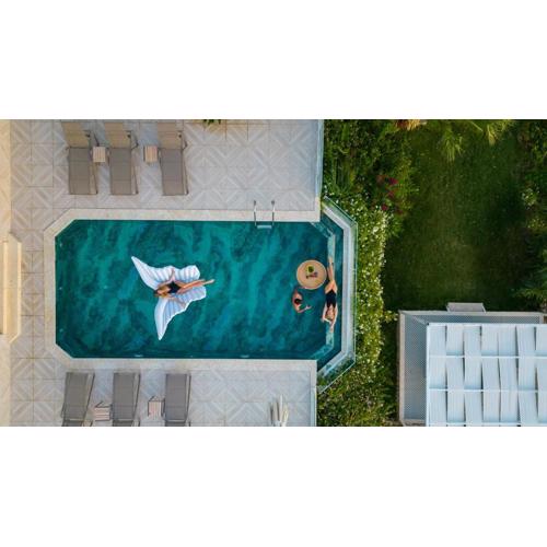 BEACHFRONT WHITE VILLA WİTH PRIVATE SWIMMING POOL