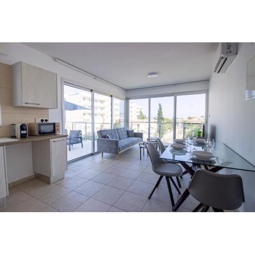 Beachside 1-bed with huge veranda
