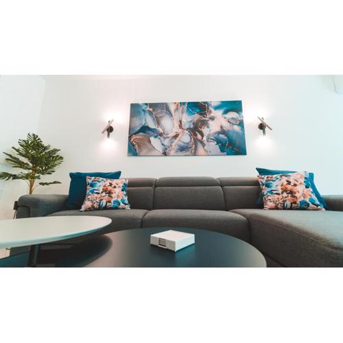 Beachside Stylish & Cosy 2BR Apartment with Free Parking