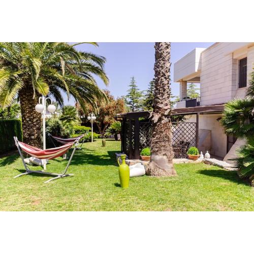 Beatrice: regal residence with wide garden