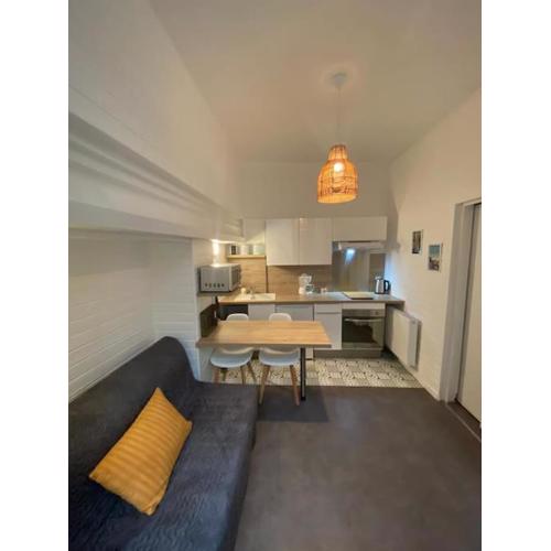 Beau studio avec chambre séparée à 100m de la Gare