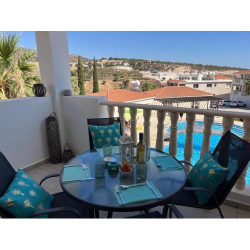 Beautiful 2 Bed Apartment in Peyia Valley, Paphos
