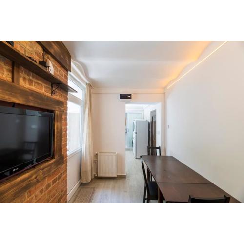 Beautiful 2BR House w/AC 400meters Taksim Square