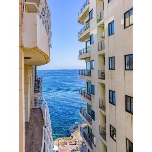 Beautiful 3 bed rm apartment close to sea and best of Sliema