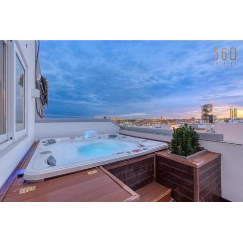 Beautiful 3BR Triplex penthouse with Hot-Tub by 360 Estates