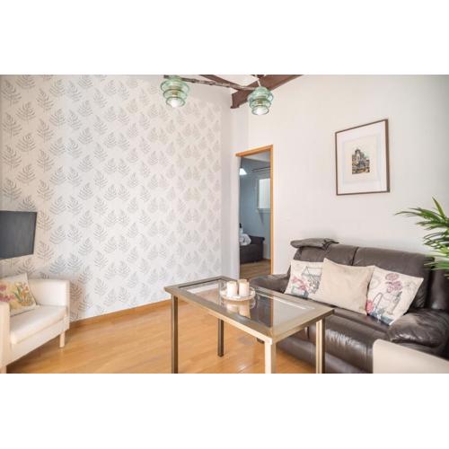 Beautiful and bright- 1Bd 1Bth- Center