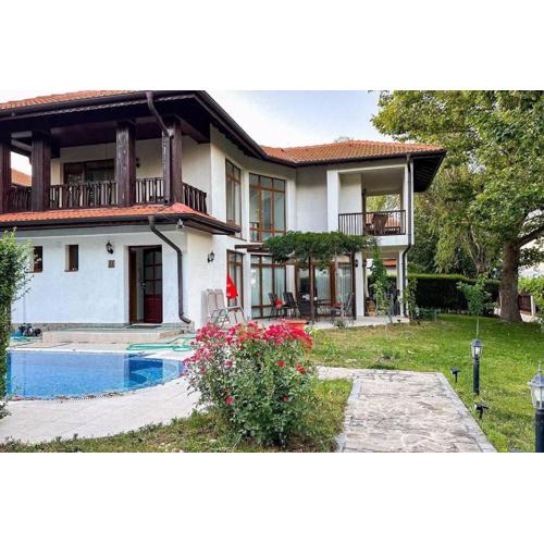 Beautiful and quiet family villa