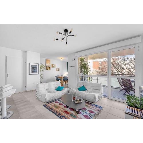 Beautiful And Spacious Apt At 19 Min From Downtown