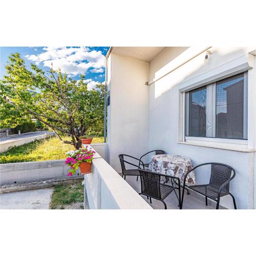 Beautiful Apartment In Kastel Luksic