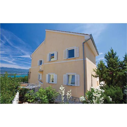 Beautiful Apartment In Malinska