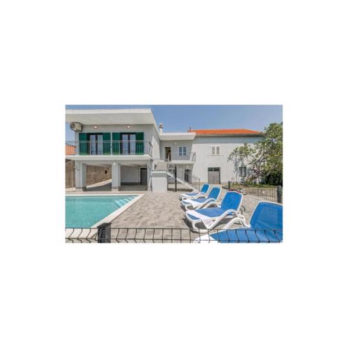 Beautiful Apartment In Omis