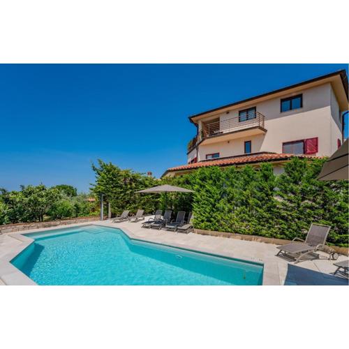 Beautiful Apartment In Pula