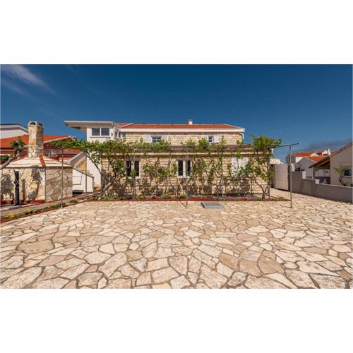 Beautiful Apartment In Vir With Wifi