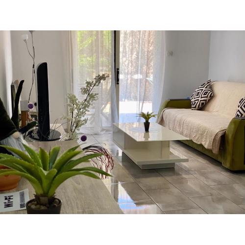 beautiful apartment near the sea and a large private garden