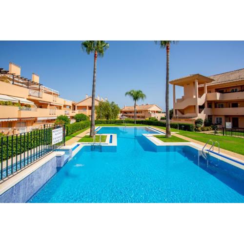 Beautiful Apartment with big terrace and access to 3 pools Elviria Marbella