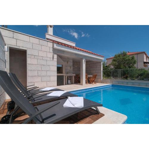 Beautiful apartment with private pool
