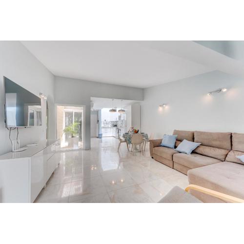 Beautiful bungalow in Island Village
