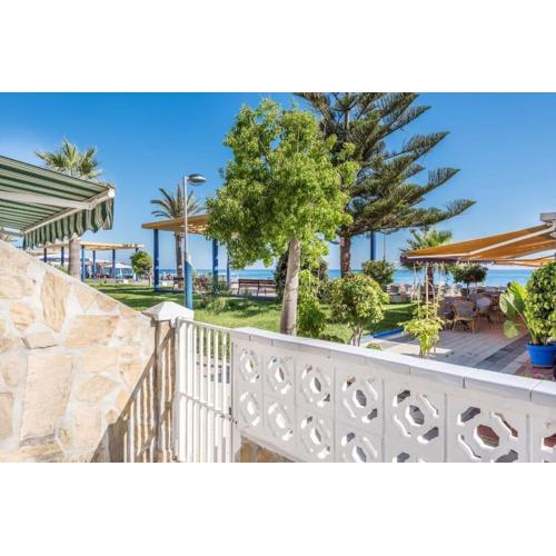 Beautiful bungalow on the Torrox-Costa boulevard!