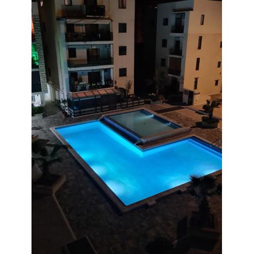 Beautiful Central Apartment with Pool