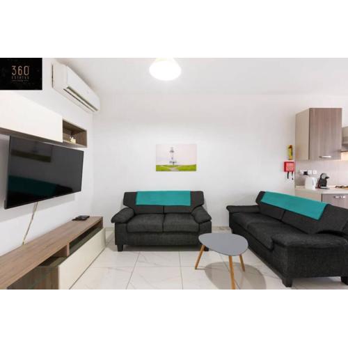 Beautiful, central home with all amenities & WIFI by 360 Estates