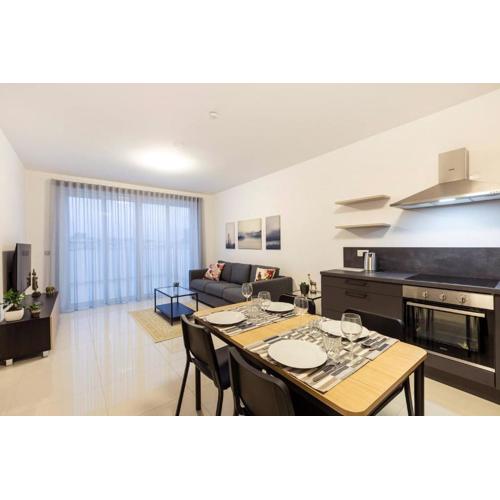 Beautiful Central Penthouse 1br