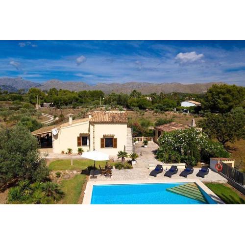 Beautiful country house in Port Pollensa by Renthousing