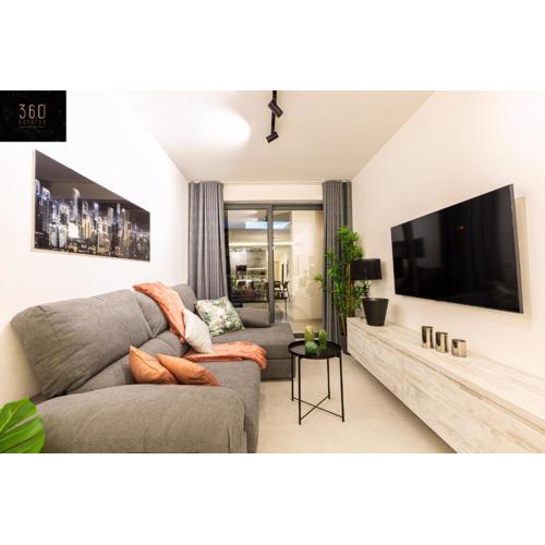 Beautiful, cozy APTs just off the Promenade & WIFI by 360 Estates