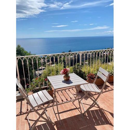 Beautiful flat with terrace and sea view - Free parking
