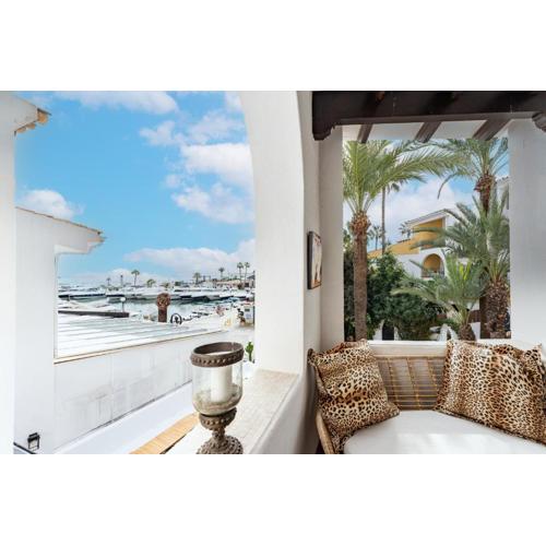 Beautiful frontline apartment