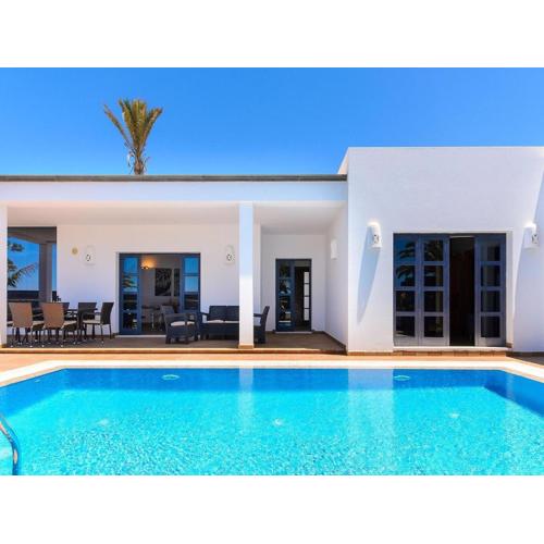 Beautiful holiday home in Playa Blanca with pool