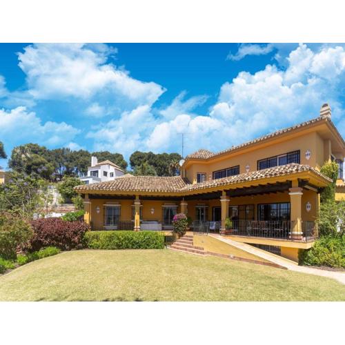 Beautiful holiday home with swimming pool