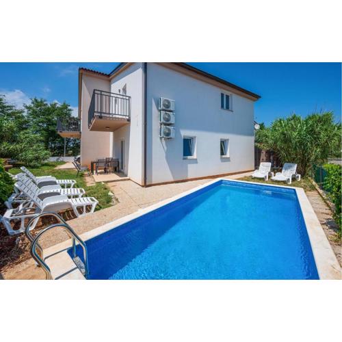 Beautiful Home In Medulin With Wifi