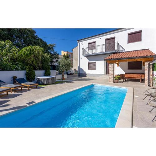 Beautiful Home In Novi Vinodolski
