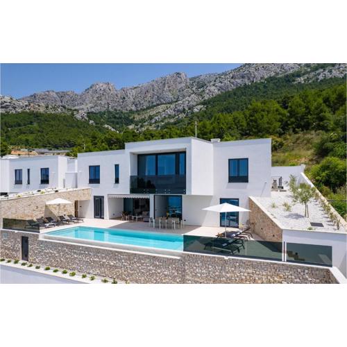 Beautiful Home In Omis With Kitchen