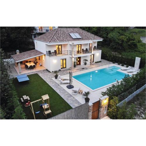 Beautiful Home In Omis With Sauna