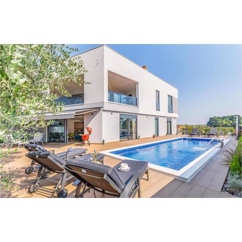 Beautiful Home In Porec With Kitchen