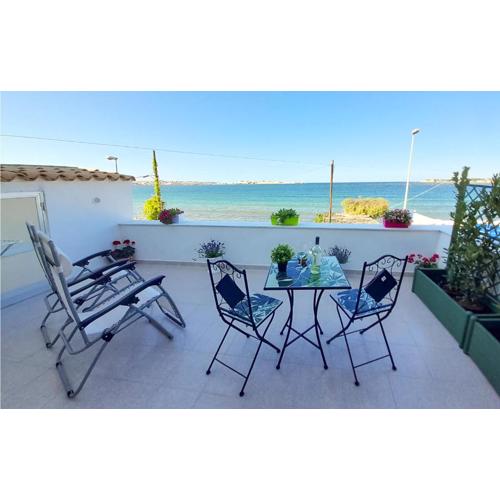 Beautiful Home In Siracusa With Kitchen