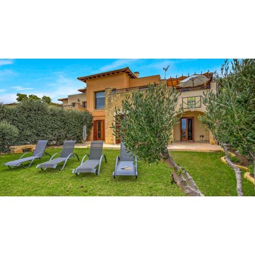 Beautiful Junior Villa GZ01, next to Communal Pool, Aphrodite Hills